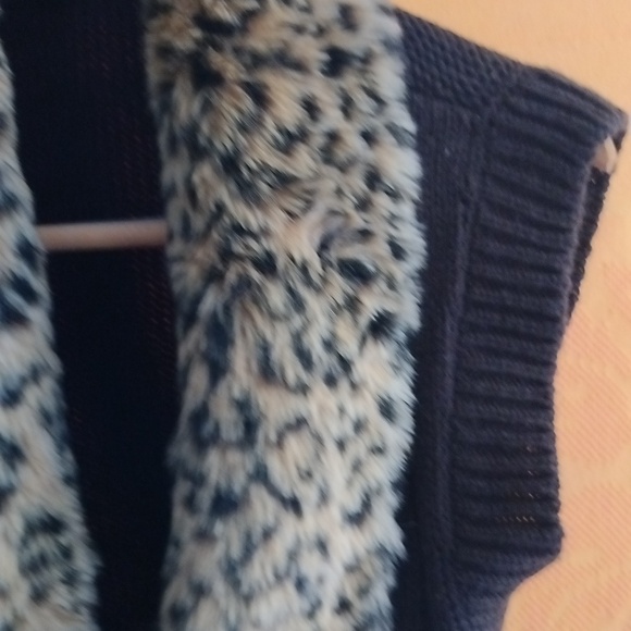 Women's sleeveless faux fur sweatler - Picture 7 of 8